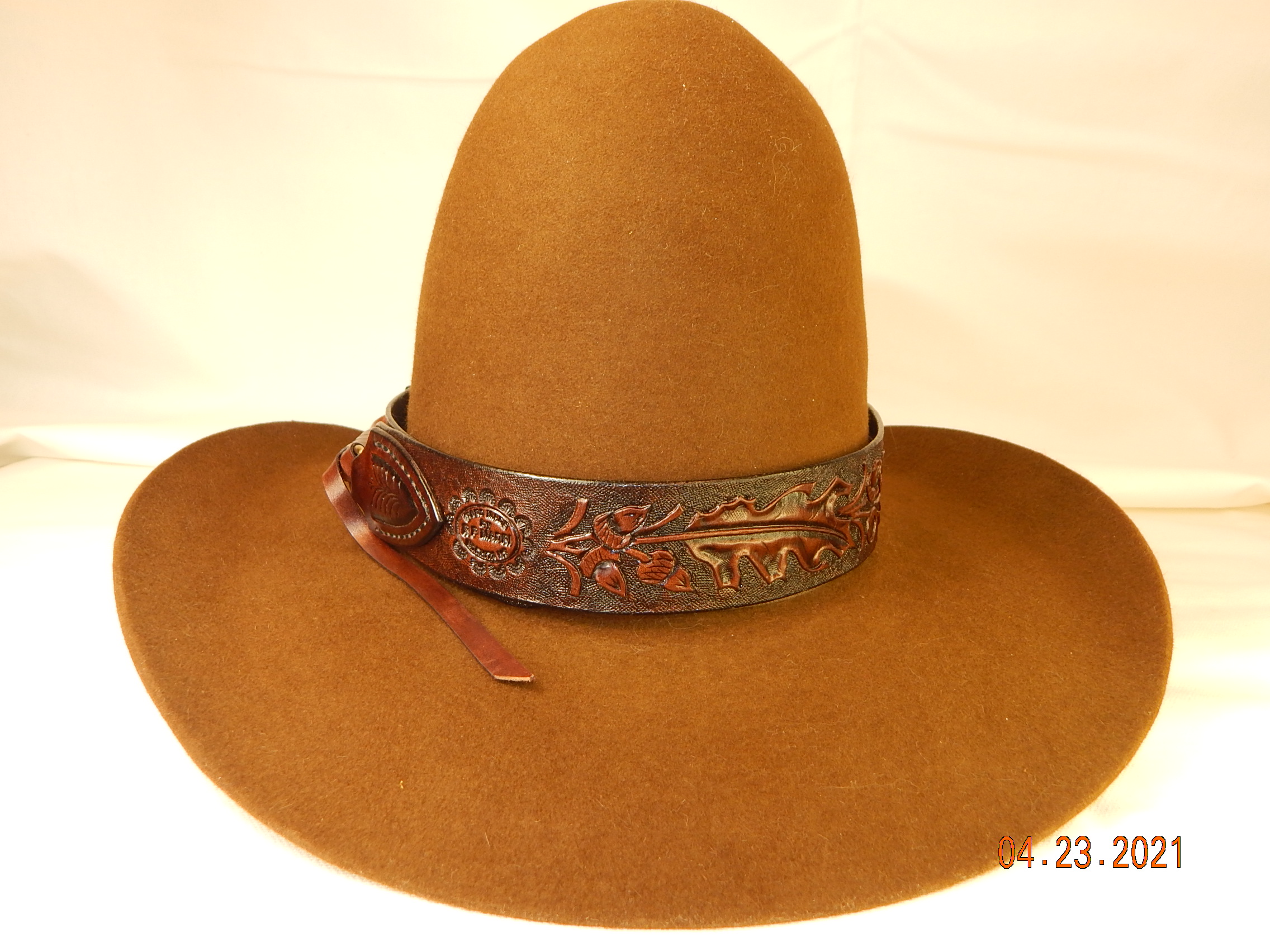 Leather Hat Band: Oakleaf Tooling