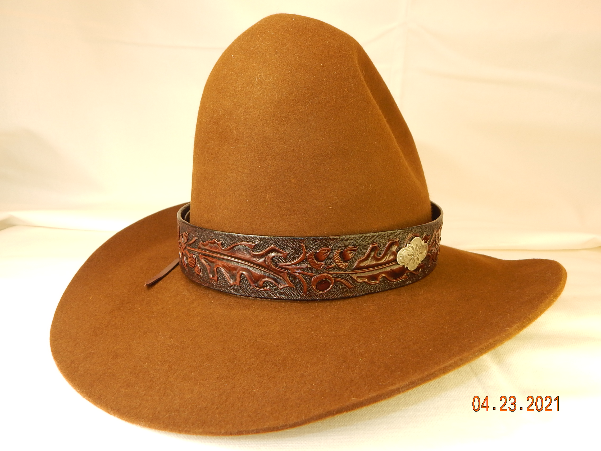 Leather Hat Band: Oakleaf Tooling