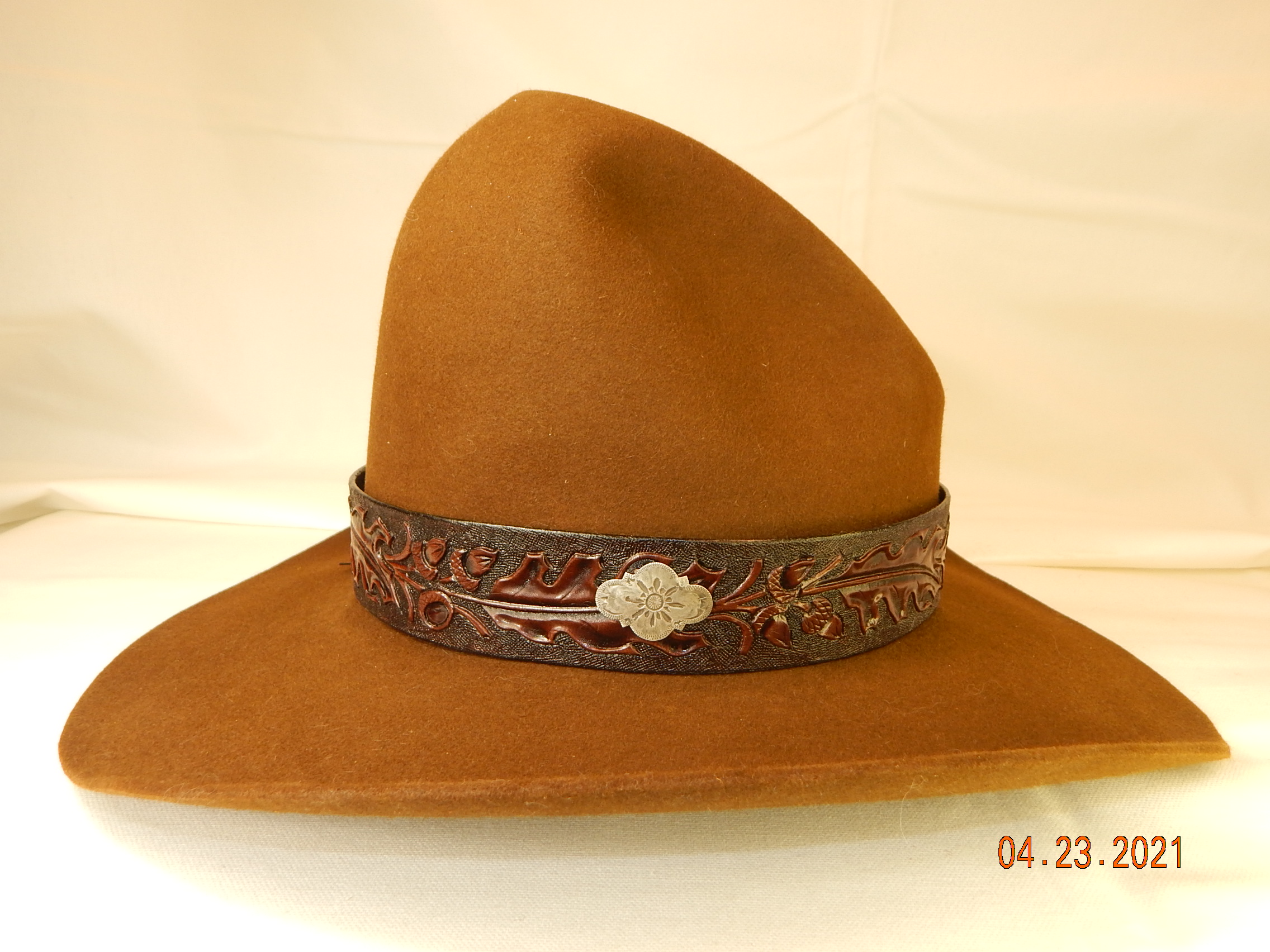 Leather Hat Band: Oakleaf Tooling