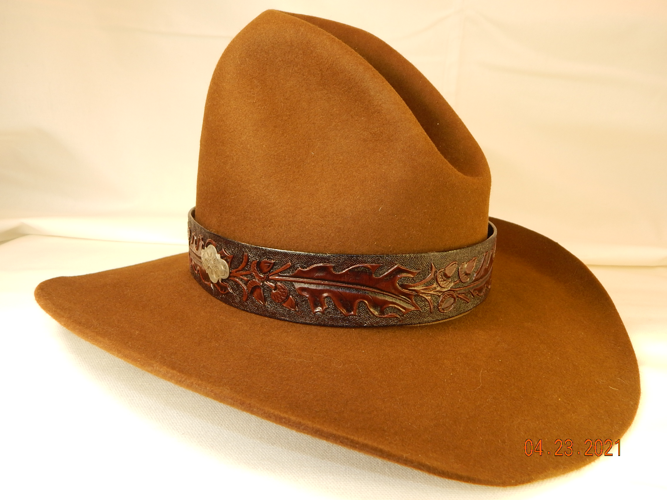 Leather Hat Band: Oakleaf Tooling