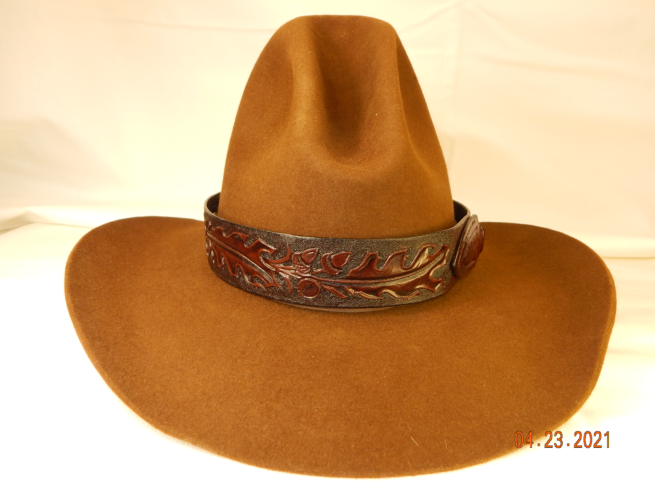 Leather Hat Band: Oakleaf Tooling