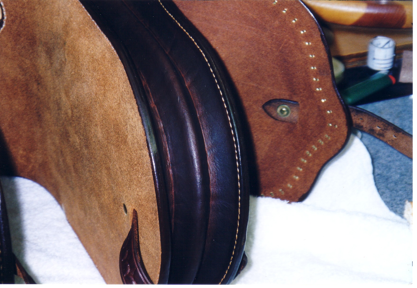 Leather Pommel Bags: Lepo Design