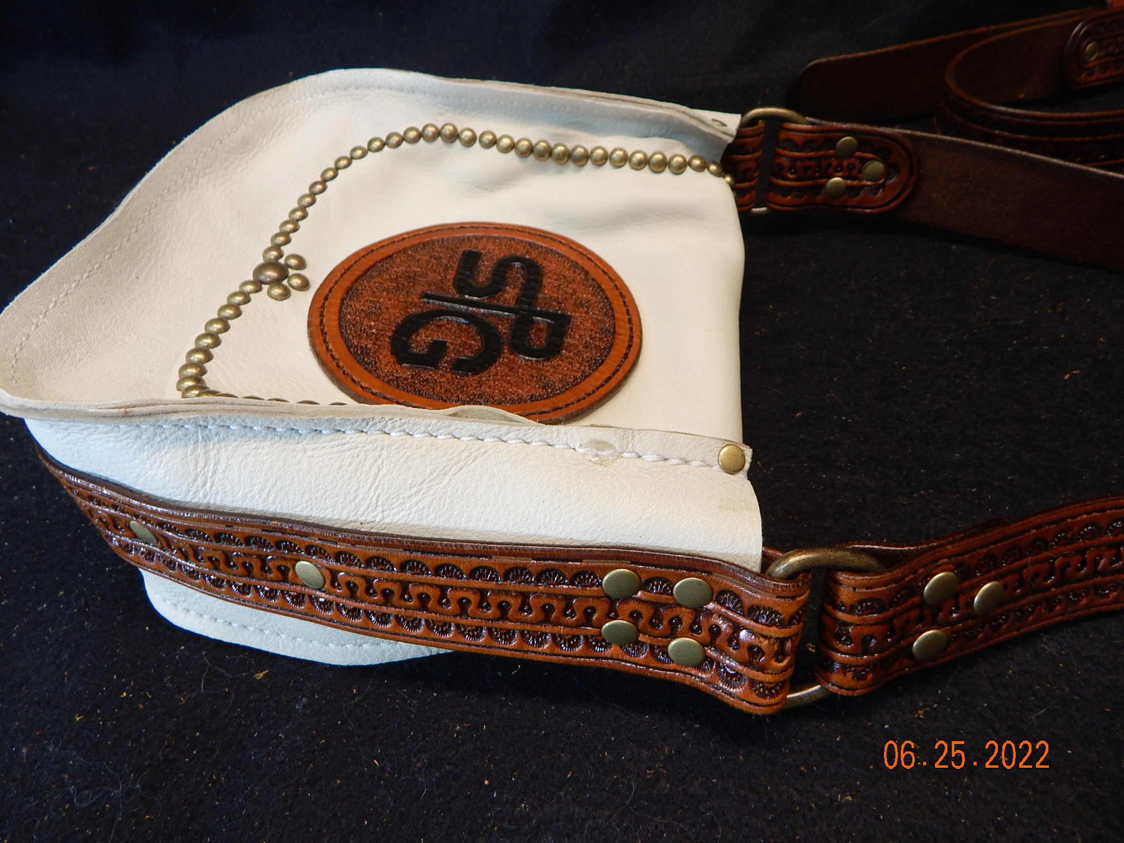 Custom-made Leather Rifle Case: Gonzalez Design