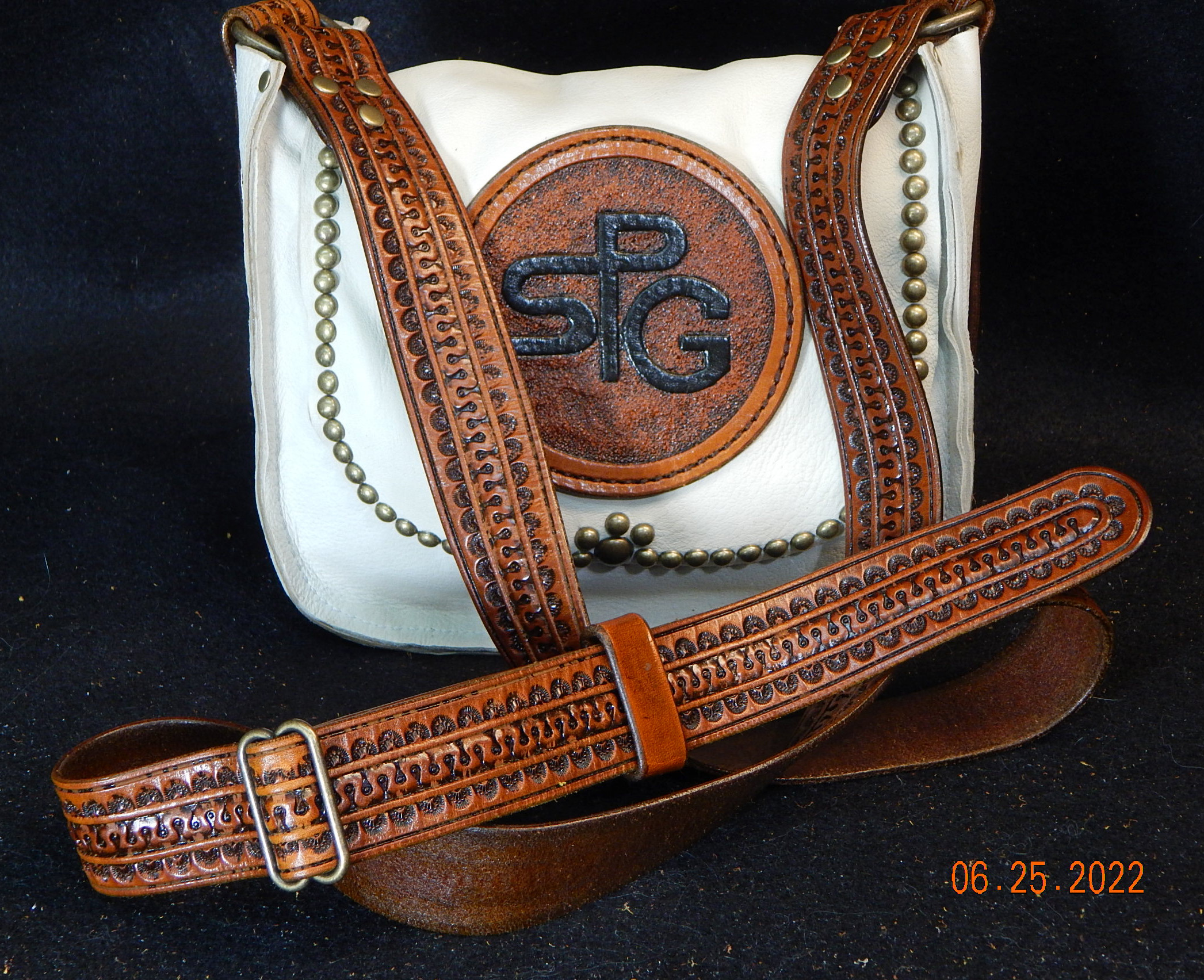 Custom-made Leather Rifle Case: Gonzalez Design